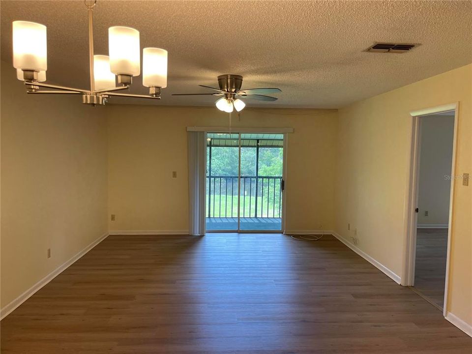 合同活跃: $1,650 (2 贝兹, 2 浴室, 1220 平方英尺)