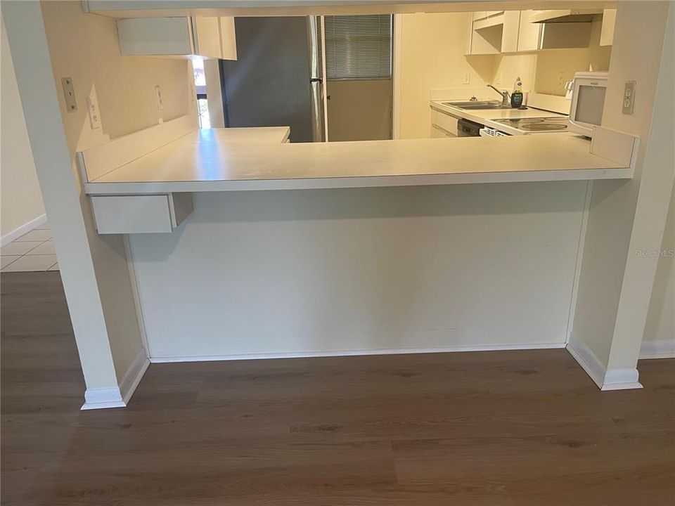 合同活跃: $1,650 (2 贝兹, 2 浴室, 1220 平方英尺)