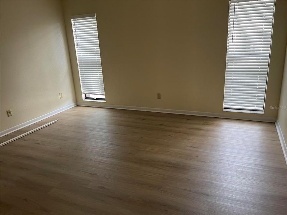 合同活跃: $1,650 (2 贝兹, 2 浴室, 1220 平方英尺)