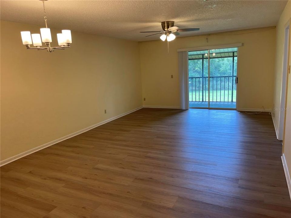 合同活跃: $1,650 (2 贝兹, 2 浴室, 1220 平方英尺)