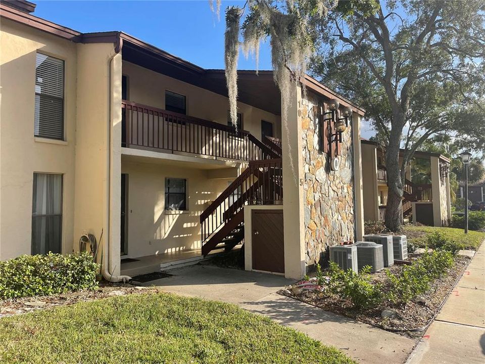 合同活跃: $1,650 (2 贝兹, 2 浴室, 1220 平方英尺)