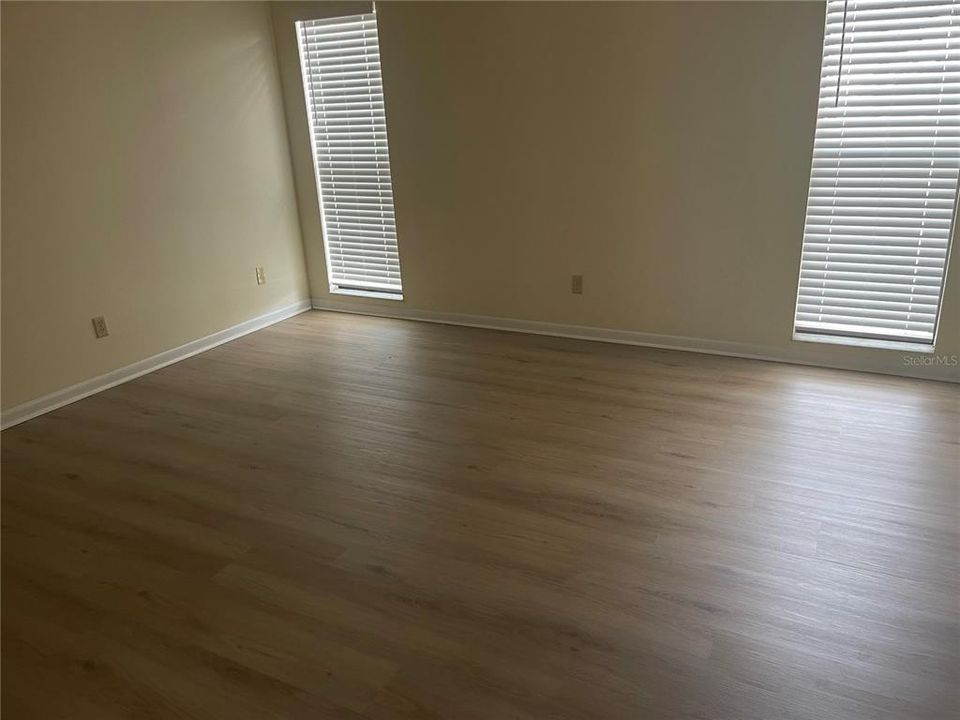 合同活跃: $1,650 (2 贝兹, 2 浴室, 1220 平方英尺)