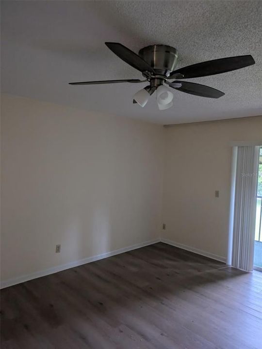 合同活跃: $1,650 (2 贝兹, 2 浴室, 1220 平方英尺)