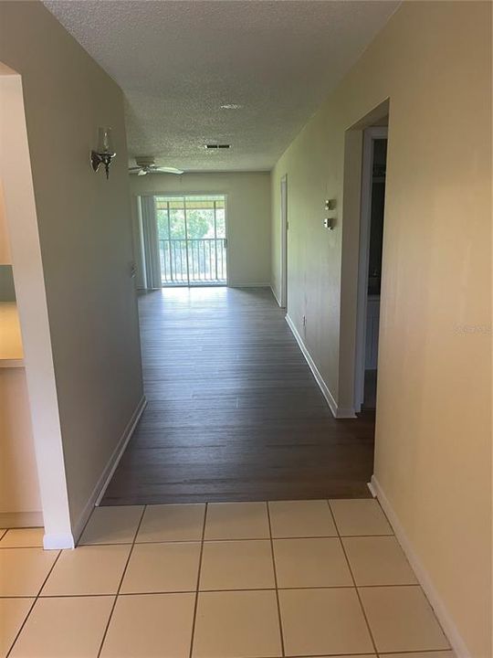 合同活跃: $1,650 (2 贝兹, 2 浴室, 1220 平方英尺)