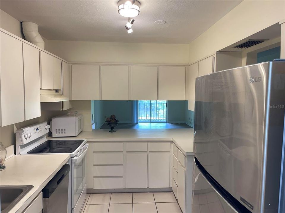 合同活跃: $1,650 (2 贝兹, 2 浴室, 1220 平方英尺)