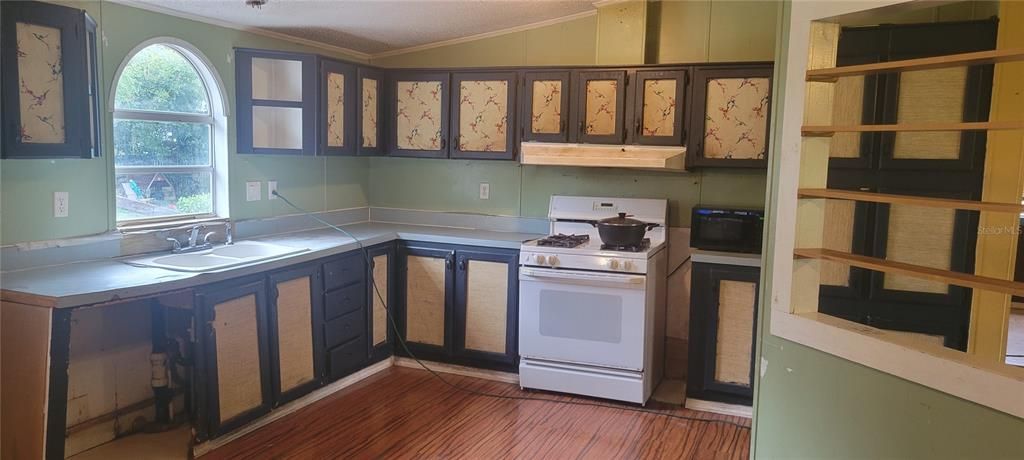 待售: $230,000 (3 贝兹, 2 浴室, 1232 平方英尺)