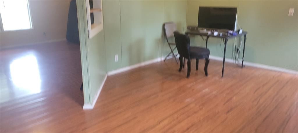 待售: $230,000 (3 贝兹, 2 浴室, 1232 平方英尺)