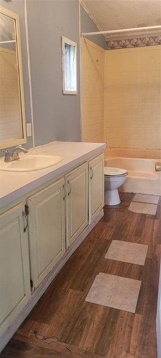 待售: $230,000 (3 贝兹, 2 浴室, 1232 平方英尺)