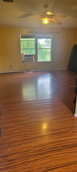 待售: $230,000 (3 贝兹, 2 浴室, 1232 平方英尺)