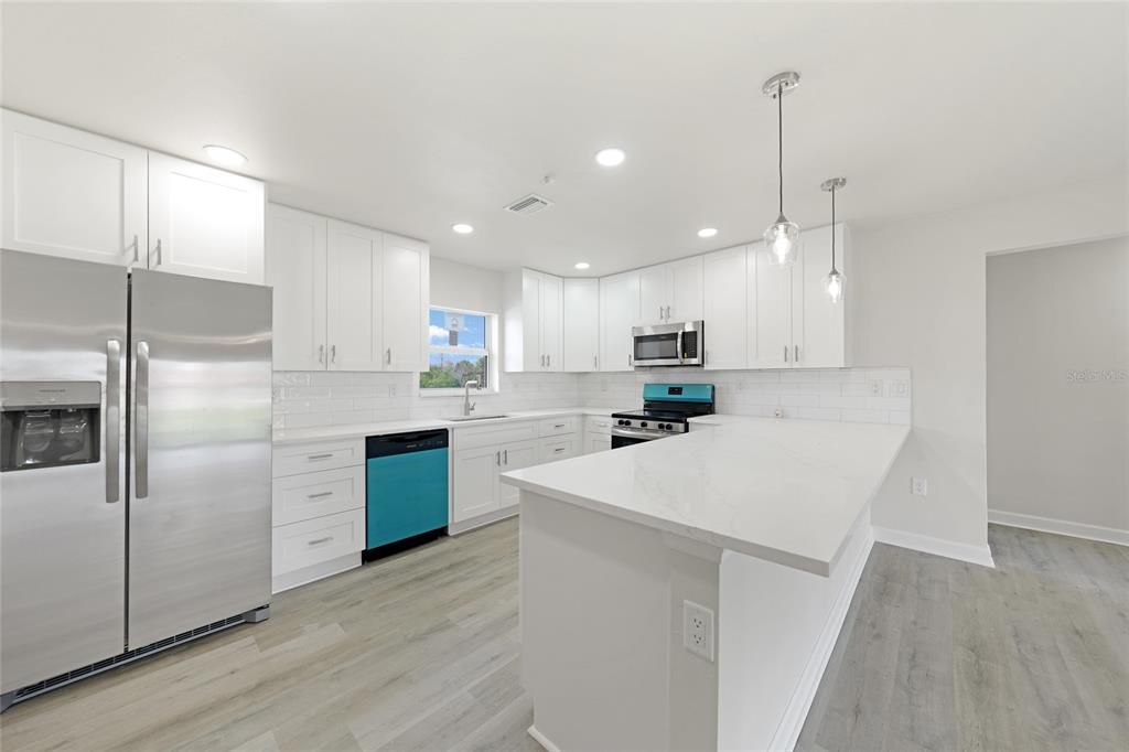 待售: $1,000,000 (27 贝兹, 0 浴室, 5885 平方英尺)