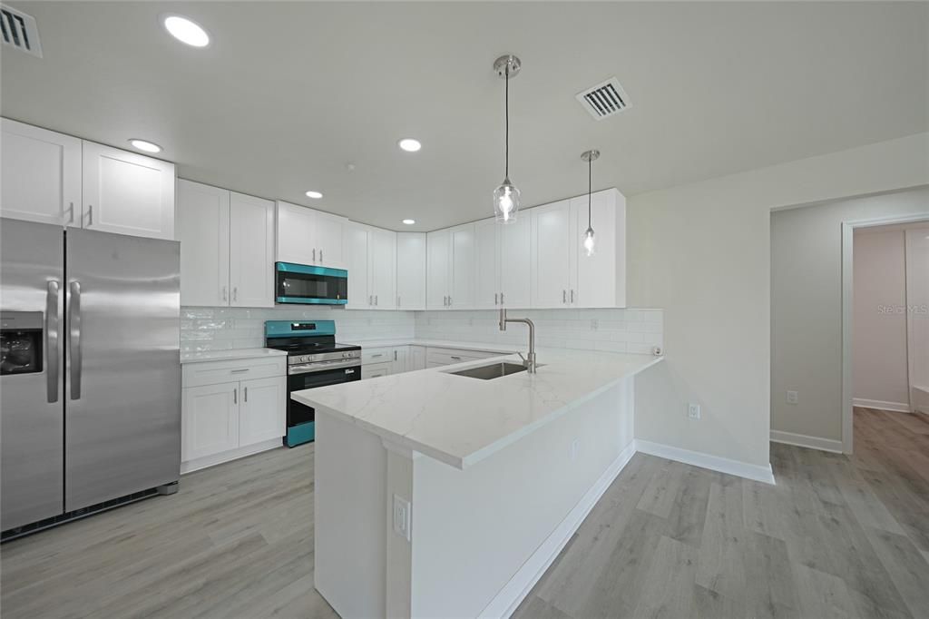 待售: $1,000,000 (27 贝兹, 0 浴室, 5885 平方英尺)