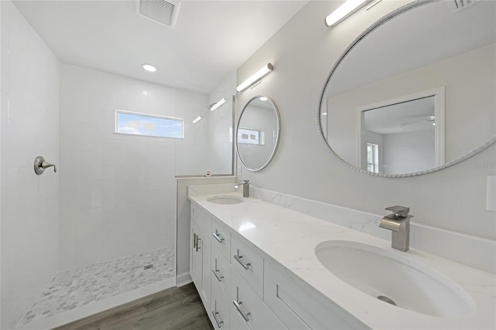 待售: $1,000,000 (27 贝兹, 0 浴室, 5885 平方英尺)