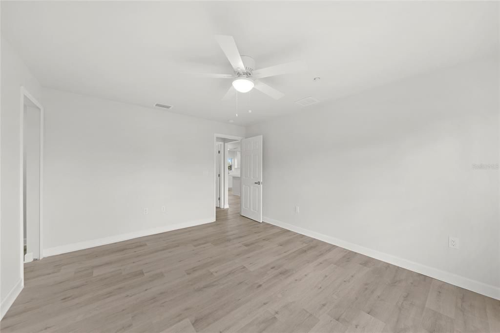 待售: $1,000,000 (27 贝兹, 0 浴室, 5885 平方英尺)