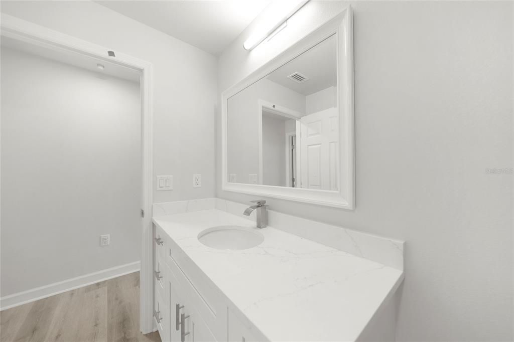 待售: $1,000,000 (27 贝兹, 0 浴室, 5885 平方英尺)