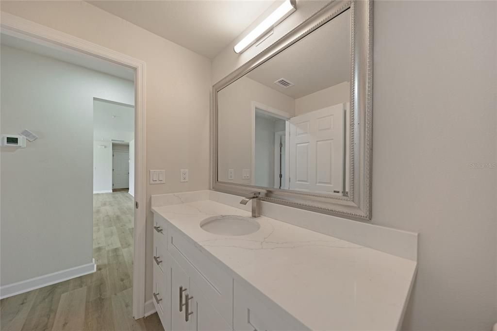 待售: $1,000,000 (27 贝兹, 0 浴室, 5885 平方英尺)