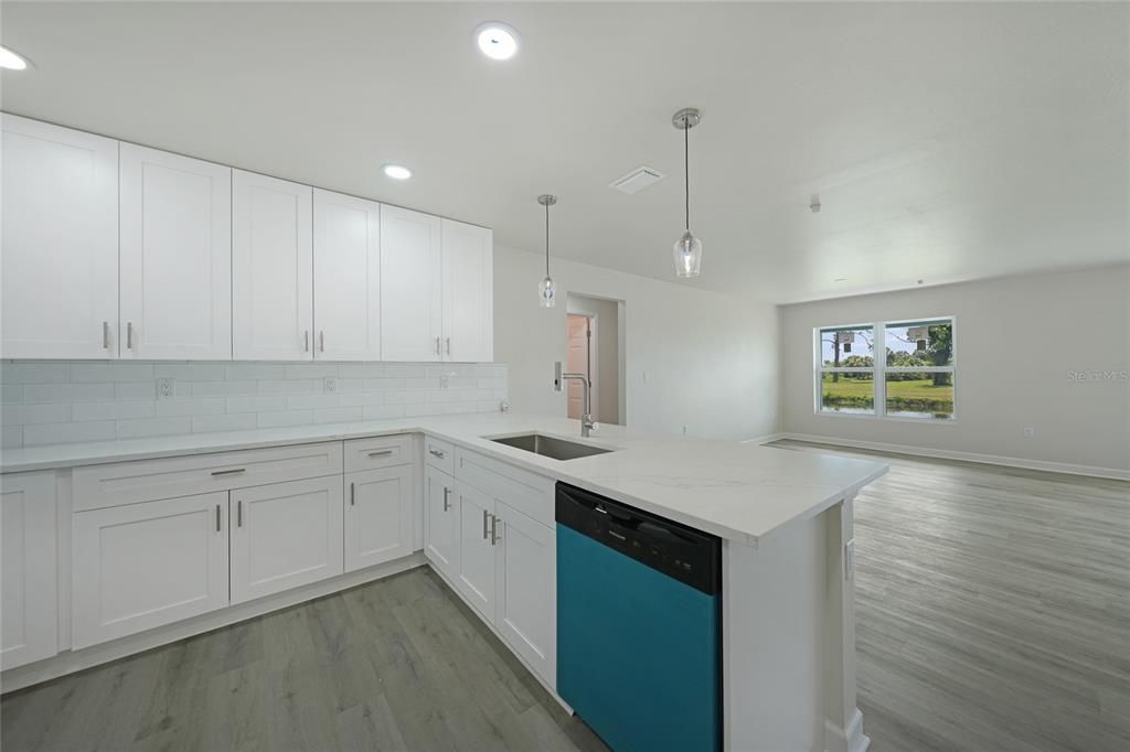 待售: $1,000,000 (27 贝兹, 0 浴室, 5885 平方英尺)