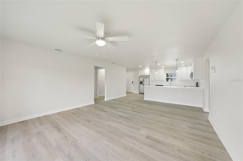 待售: $1,000,000 (27 贝兹, 0 浴室, 5885 平方英尺)