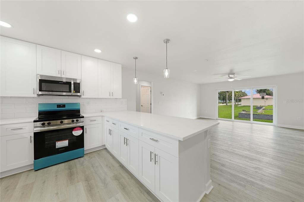 待售: $1,000,000 (27 贝兹, 0 浴室, 5885 平方英尺)