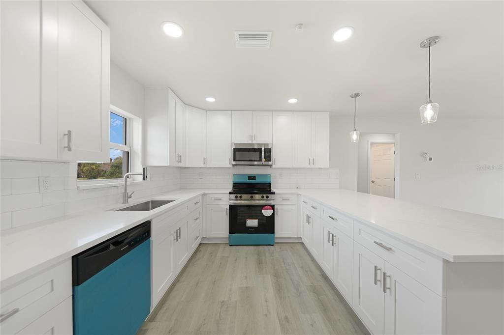 待售: $1,000,000 (27 贝兹, 0 浴室, 5885 平方英尺)