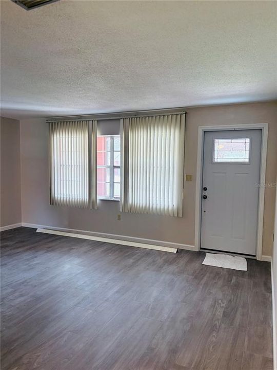 出租: $1,550 (3 贝兹, 2 浴室, 1376 平方英尺)