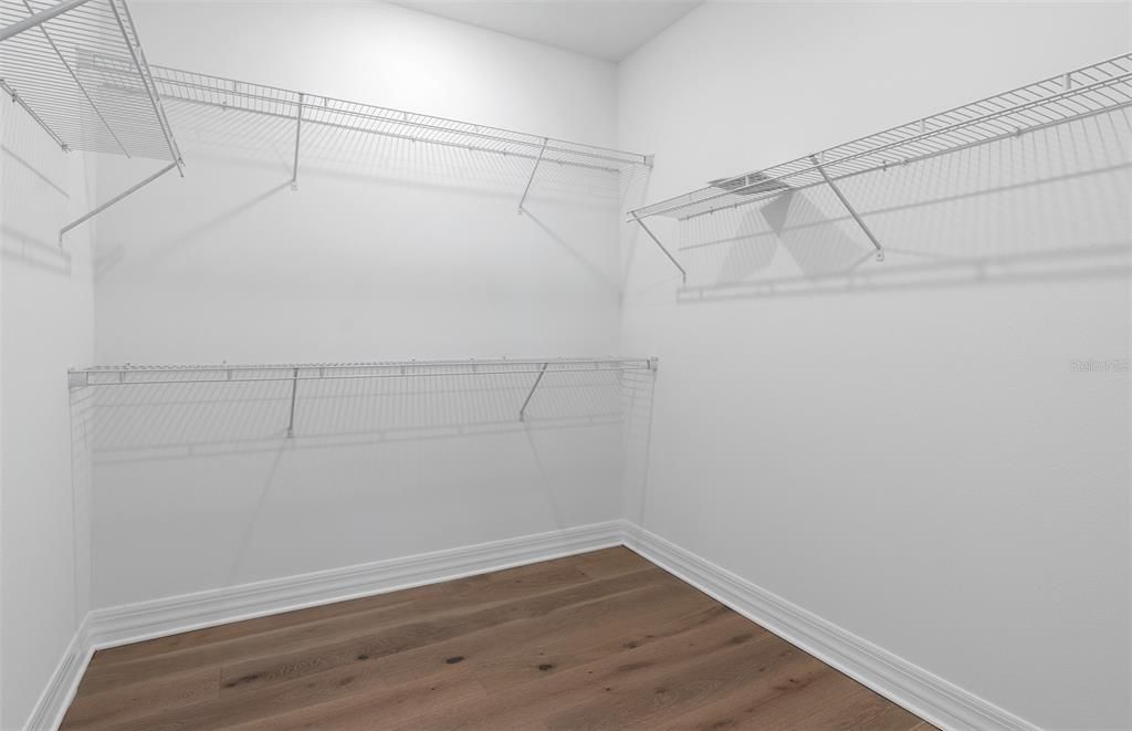 For Sale: $1,050,000 (5 beds, 5 baths, 4442 Square Feet)