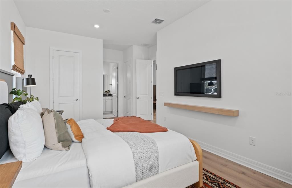 For Sale: $1,050,000 (5 beds, 5 baths, 4442 Square Feet)