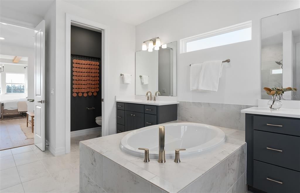 For Sale: $1,050,000 (5 beds, 5 baths, 4442 Square Feet)