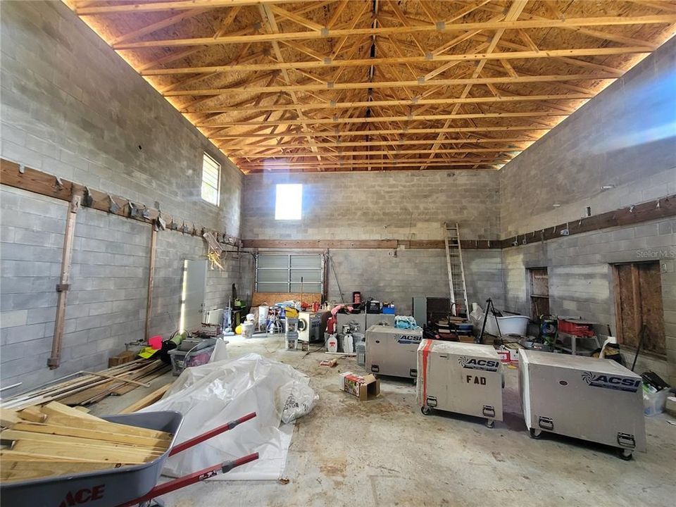 待售: $180,000 (1 贝兹, 1 浴室, 2170 平方英尺)