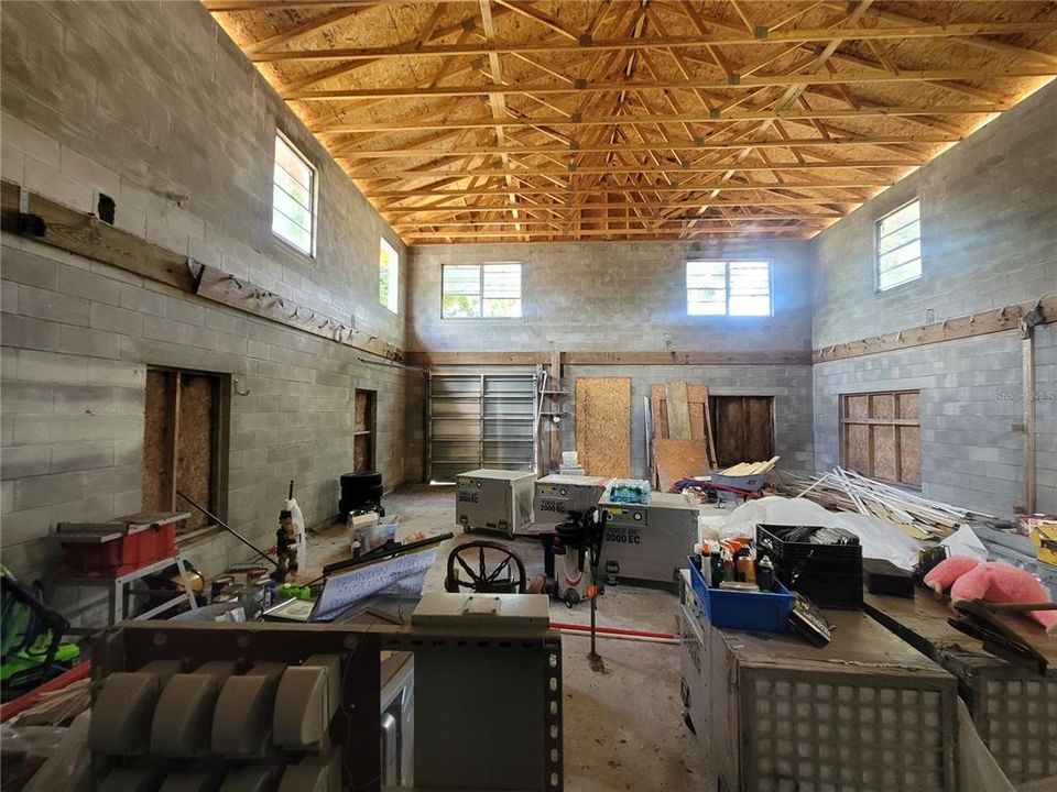 待售: $180,000 (1 贝兹, 1 浴室, 2170 平方英尺)