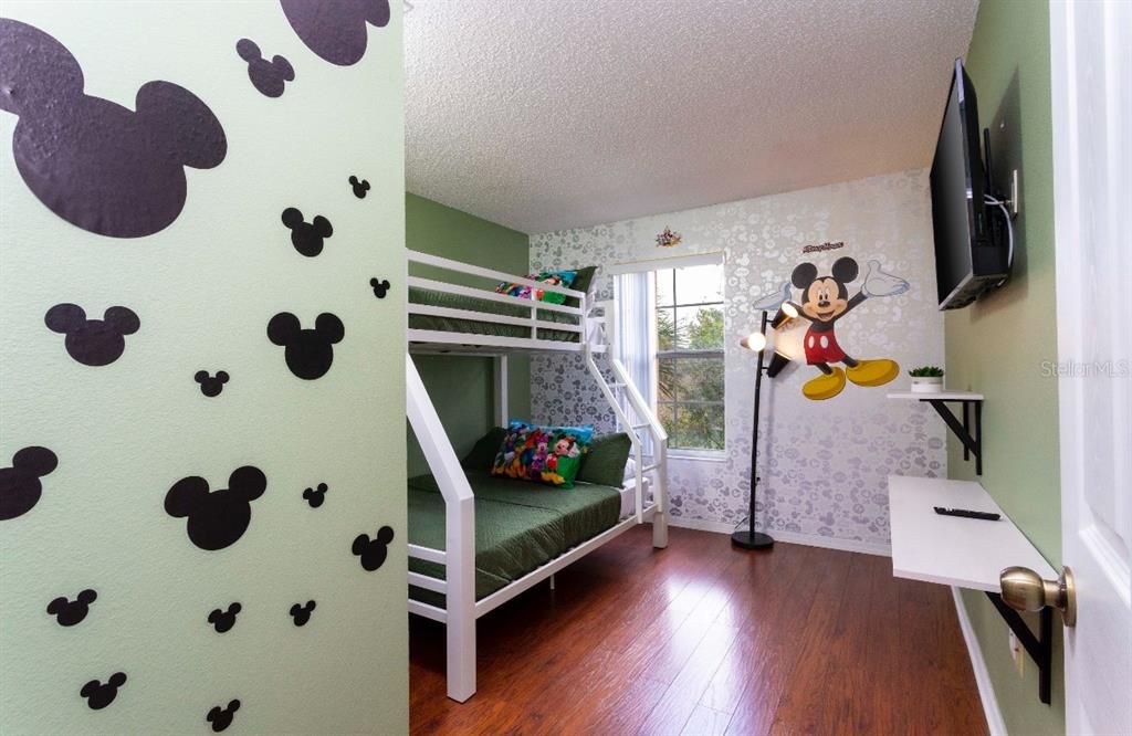 For Rent: $2,300 (3 beds, 2 baths, 1291 Square Feet)