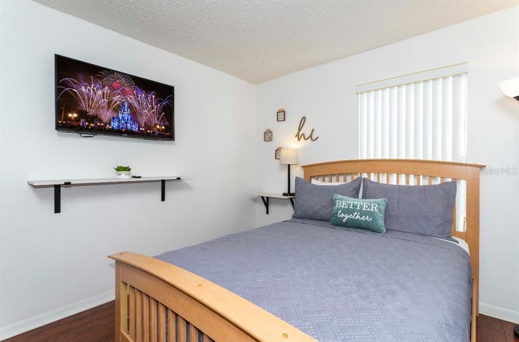 For Rent: $2,300 (3 beds, 2 baths, 1291 Square Feet)