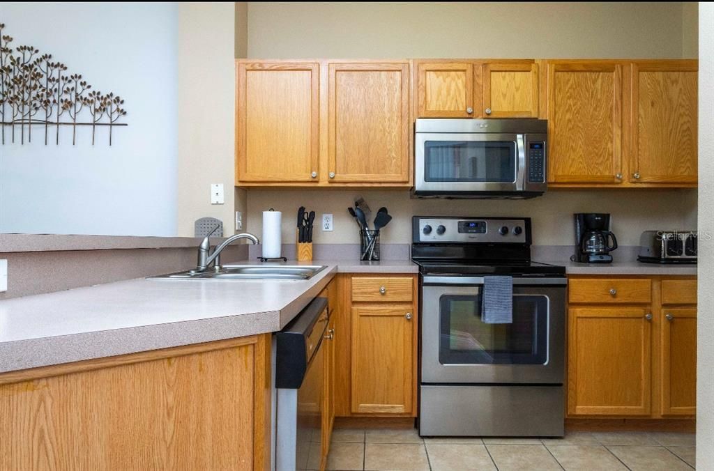 For Rent: $2,300 (3 beds, 2 baths, 1291 Square Feet)