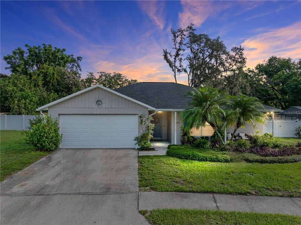 Недавно продано: $284,900 (2 спален, 2 ванн, 1195 Квадратных фут)