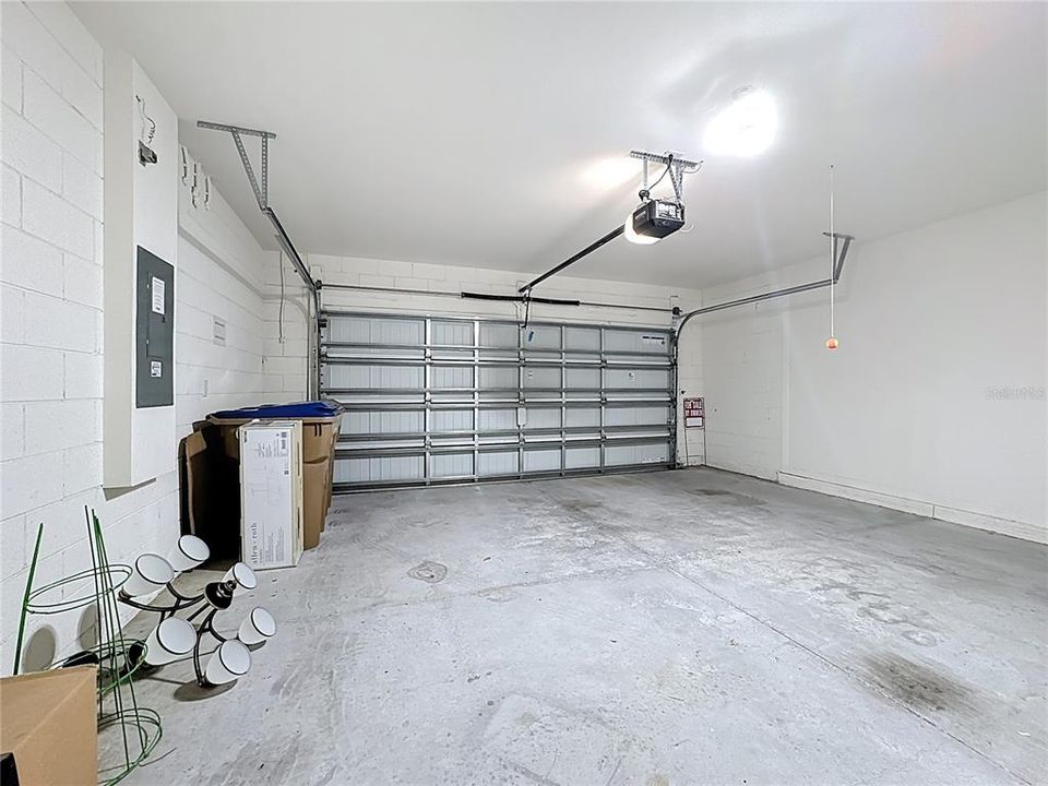 For Rent: $2,290 (4 beds, 2 baths, 1830 Square Feet)