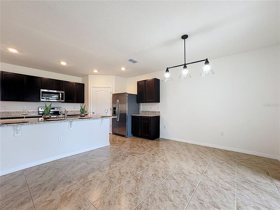 For Rent: $2,290 (4 beds, 2 baths, 1830 Square Feet)