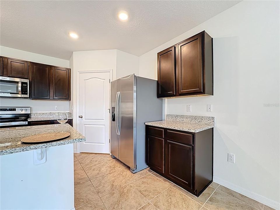 For Rent: $2,290 (4 beds, 2 baths, 1830 Square Feet)
