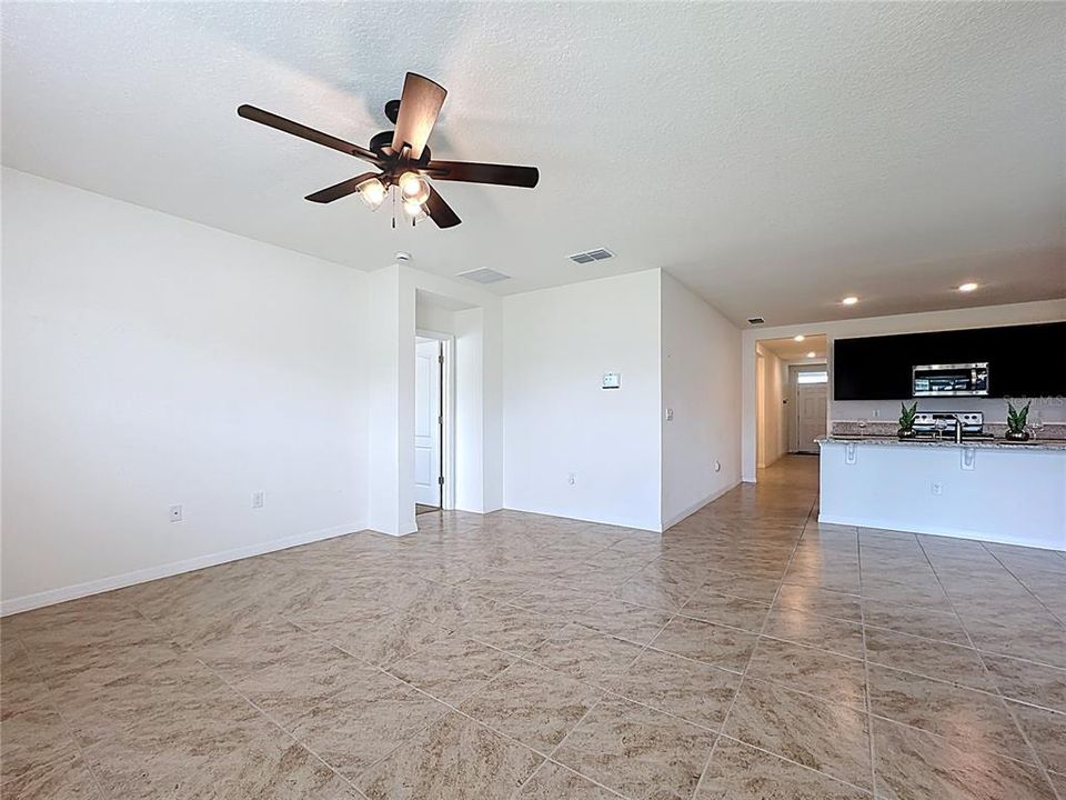 For Rent: $2,290 (4 beds, 2 baths, 1830 Square Feet)