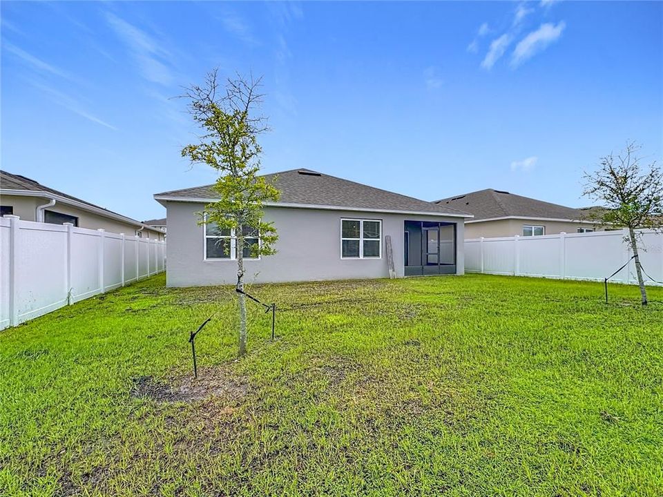 For Rent: $2,290 (4 beds, 2 baths, 1830 Square Feet)