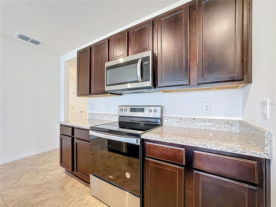 For Rent: $2,290 (4 beds, 2 baths, 1830 Square Feet)