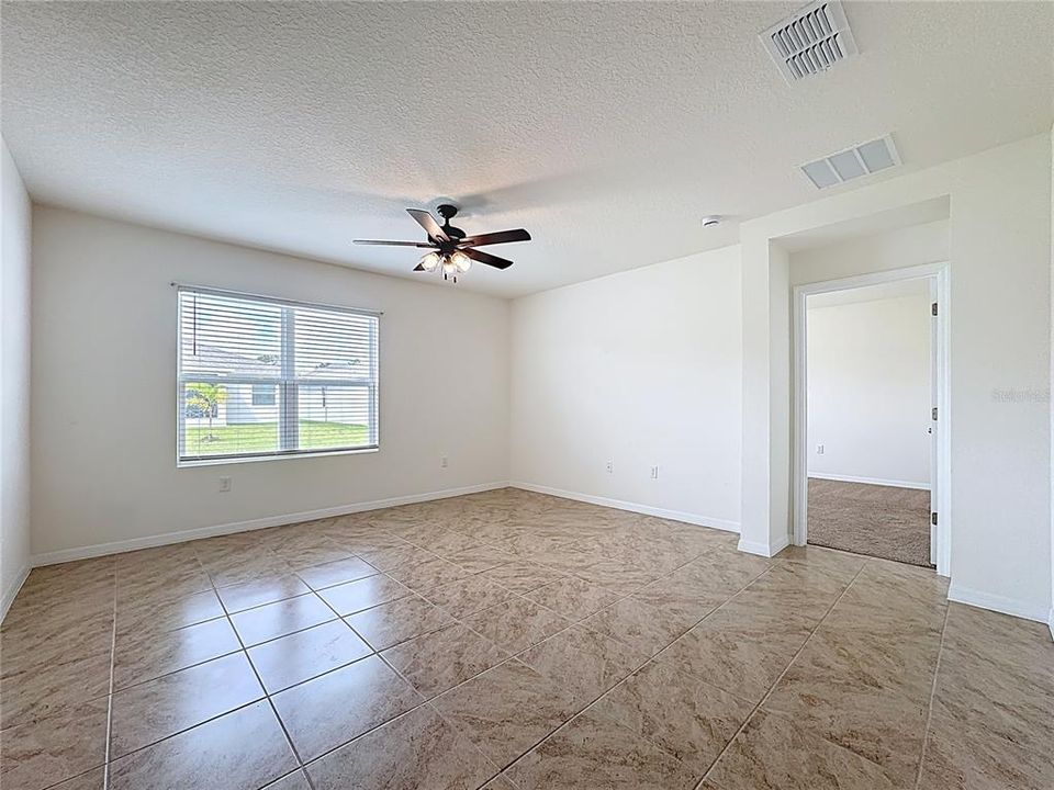 For Rent: $2,290 (4 beds, 2 baths, 1830 Square Feet)