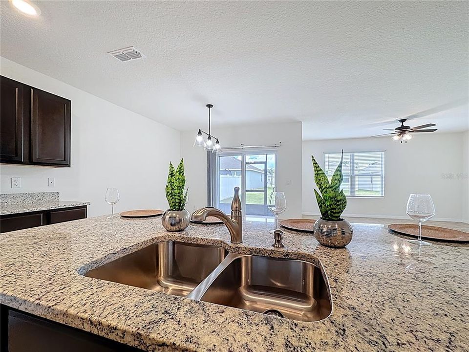 For Rent: $2,290 (4 beds, 2 baths, 1830 Square Feet)