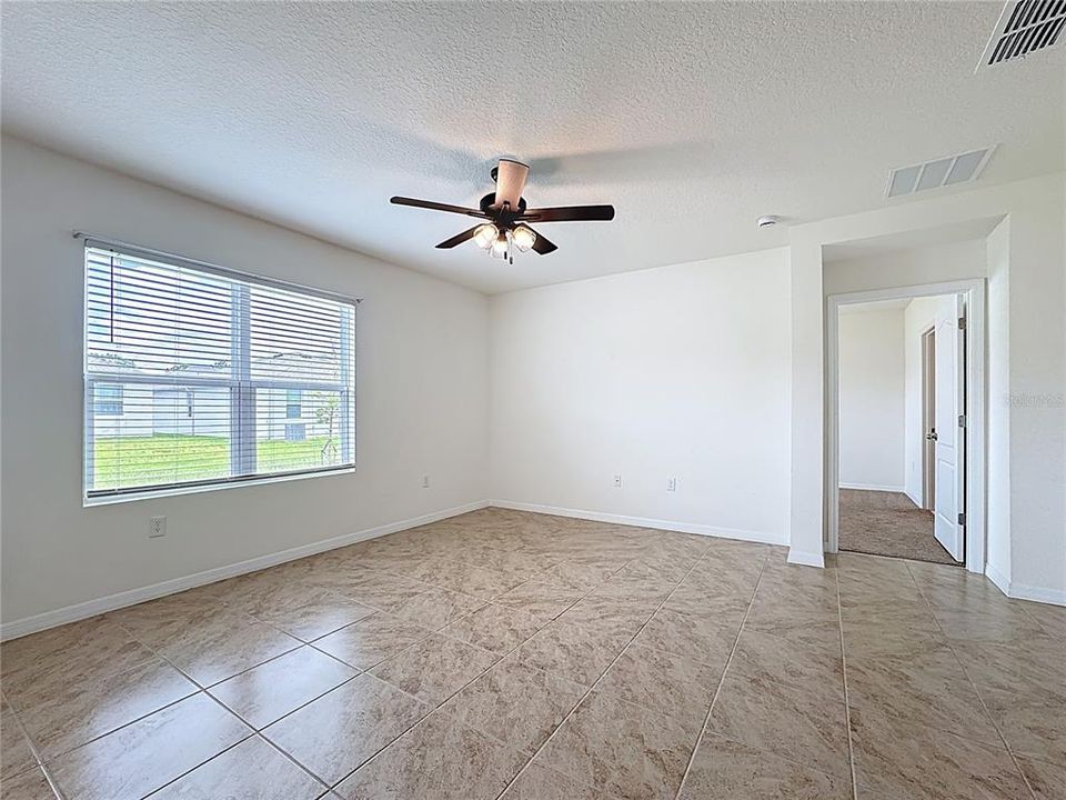 For Rent: $2,290 (4 beds, 2 baths, 1830 Square Feet)