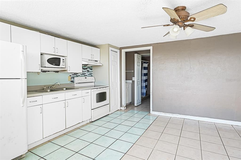 For Rent: $950 (1 beds, 1 baths, 500 Square Feet)