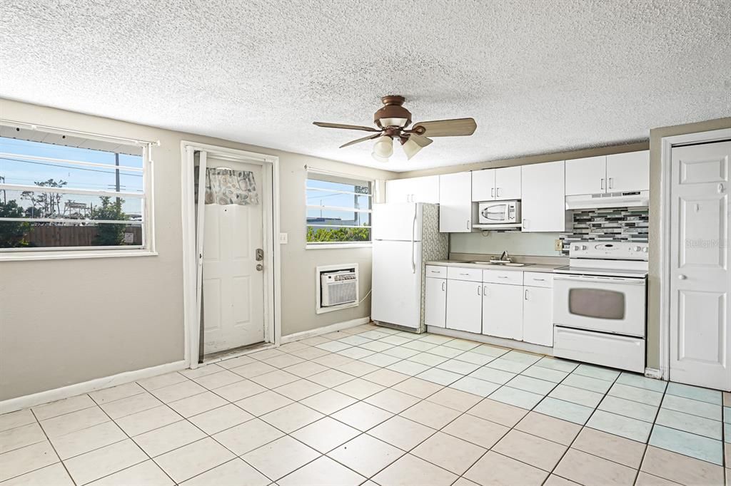 For Rent: $950 (1 beds, 1 baths, 500 Square Feet)