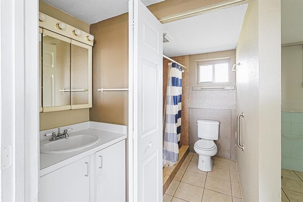 For Rent: $950 (1 beds, 1 baths, 500 Square Feet)