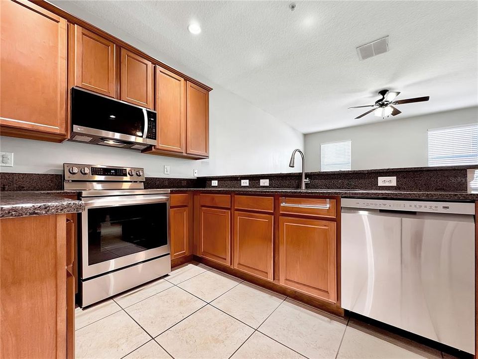 For Sale: $365,000 (3 beds, 2 baths, 1914 Square Feet)