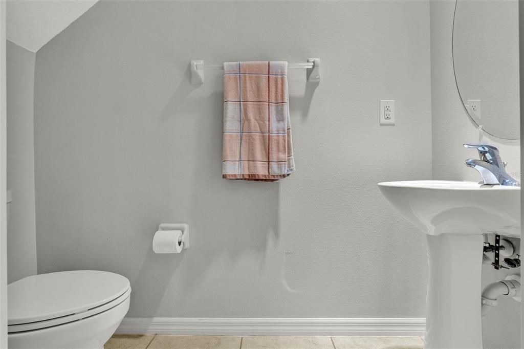 For Sale: $365,000 (3 beds, 2 baths, 1914 Square Feet)