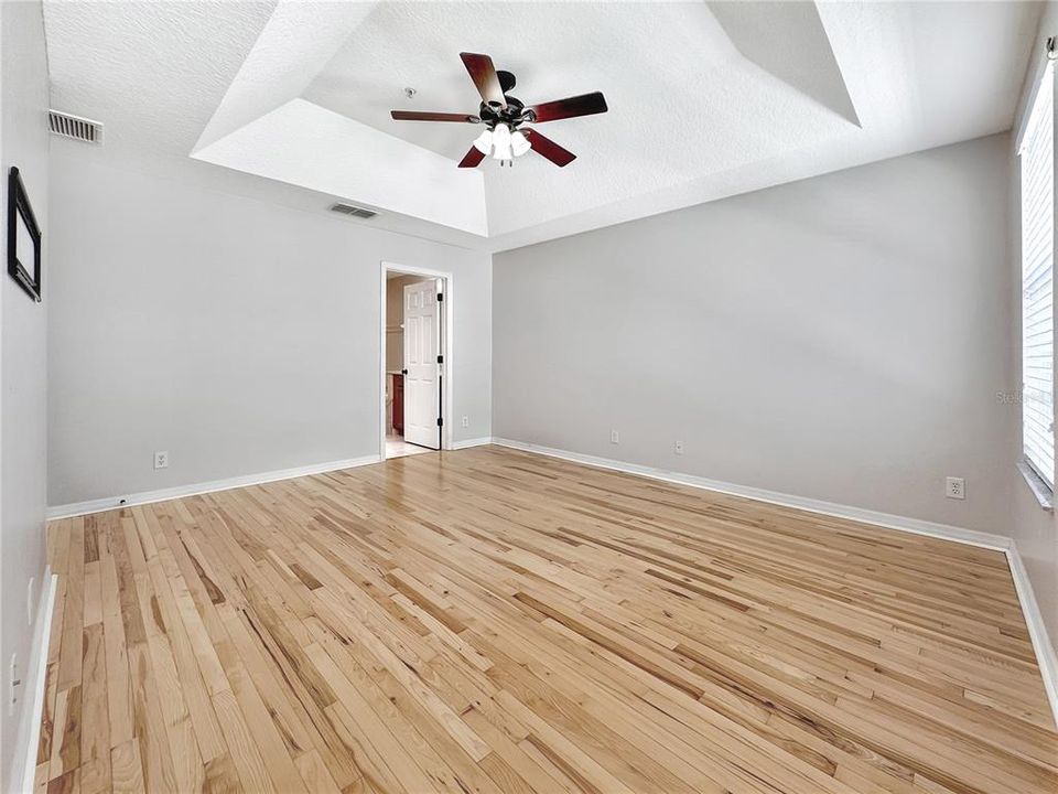 For Sale: $365,000 (3 beds, 2 baths, 1914 Square Feet)