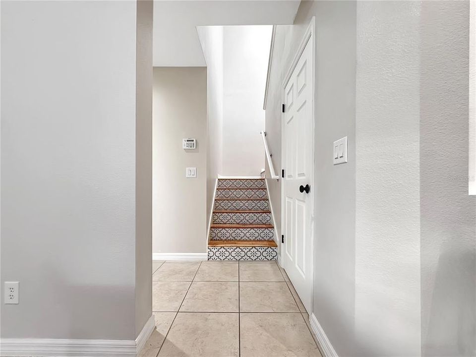 For Sale: $365,000 (3 beds, 2 baths, 1914 Square Feet)