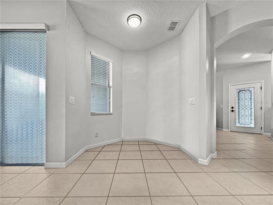 For Sale: $365,000 (3 beds, 2 baths, 1914 Square Feet)